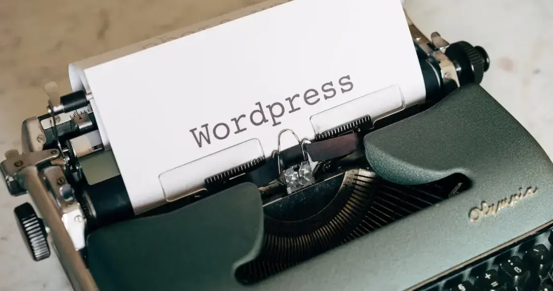 Máquina de escrever antiga com o nome WordPress